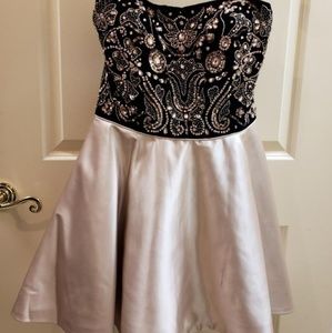 New strapless sherri hill